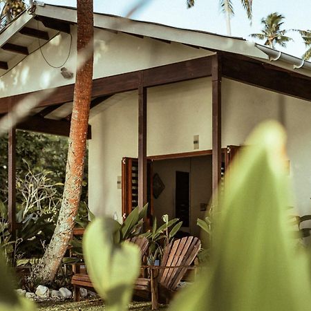 Whispering Palms - Absolute Beachfront Villas Port Vila Exterior foto