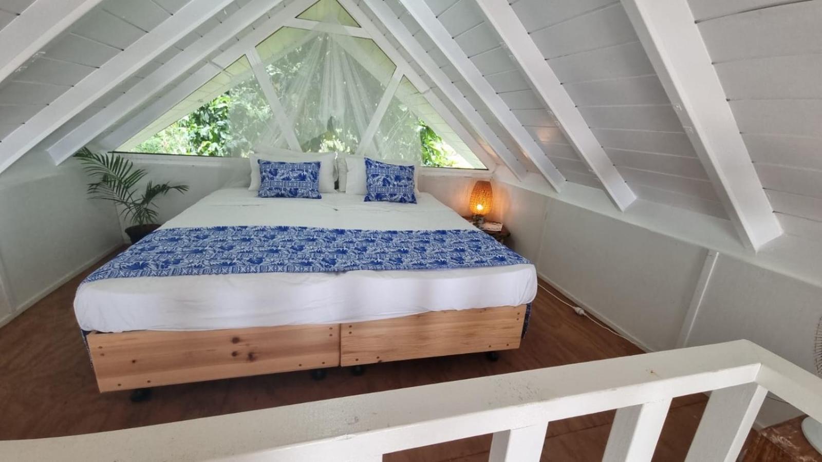 Whispering Palms - Absolute Beachfront Villas Port Vila Exterior foto
